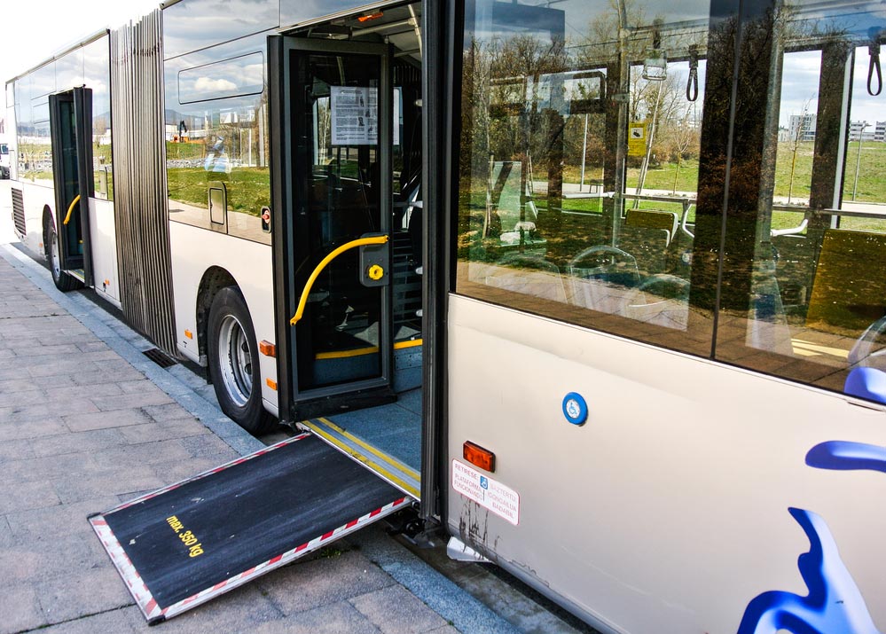 Autobús con rampa