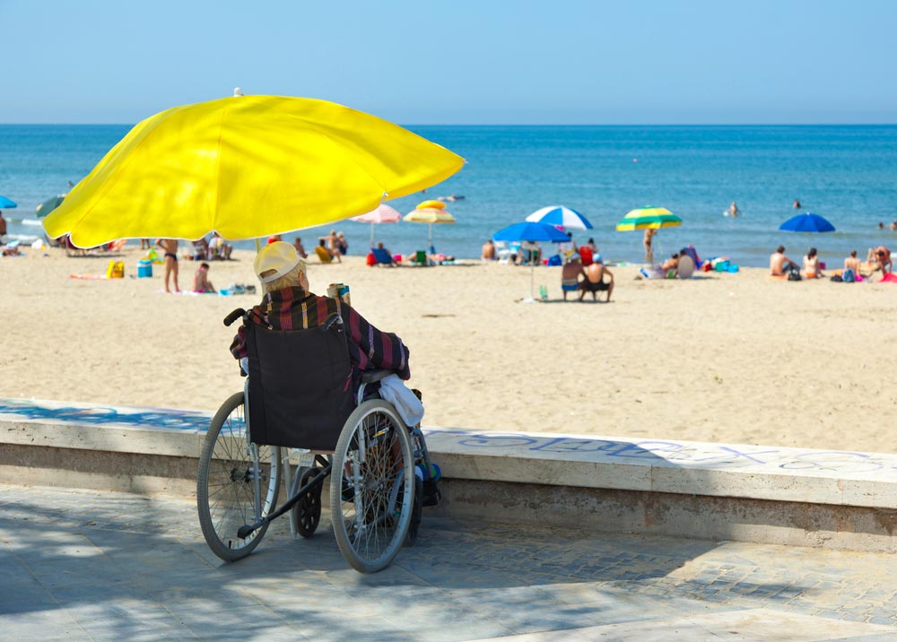 Playa sin acceso para sillas de ruedas